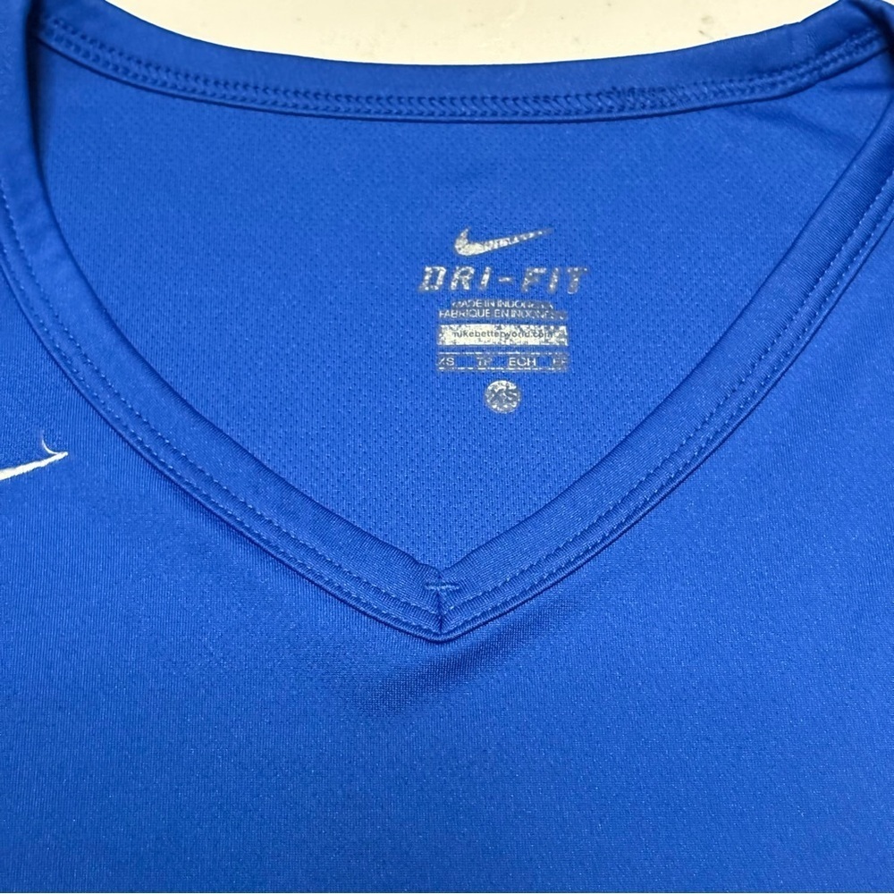 Nike Women's Short Sleeve Blue and White Tee - Picture 4 of 9